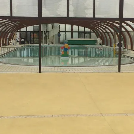 Mobil 10 M Et Mme Colas Campingplads *