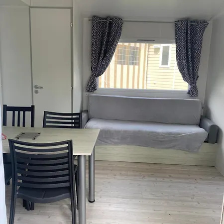 Camping Mobil 10 M Et Mme Colas