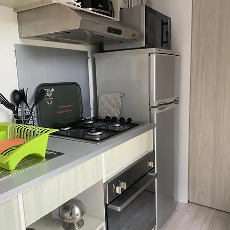 Mobil 10 M Et Mme Colas Campingplads *