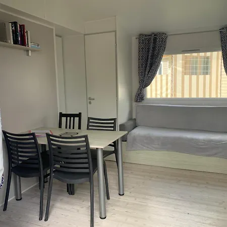 Campingplads Mobil 10 M Et Mme Colas Litteau