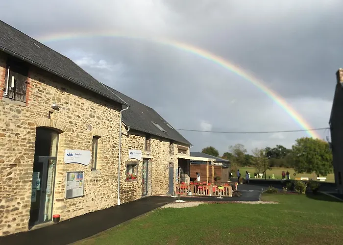 Mobil 10 M Et Mme Colas *