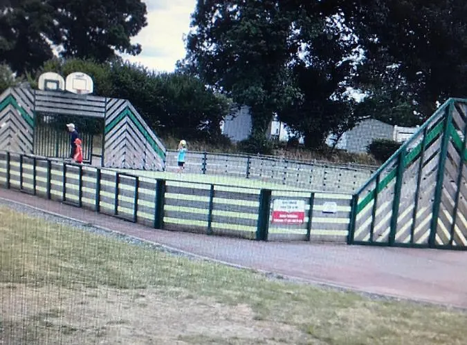 Mobil 10 M Et Mme Colas *