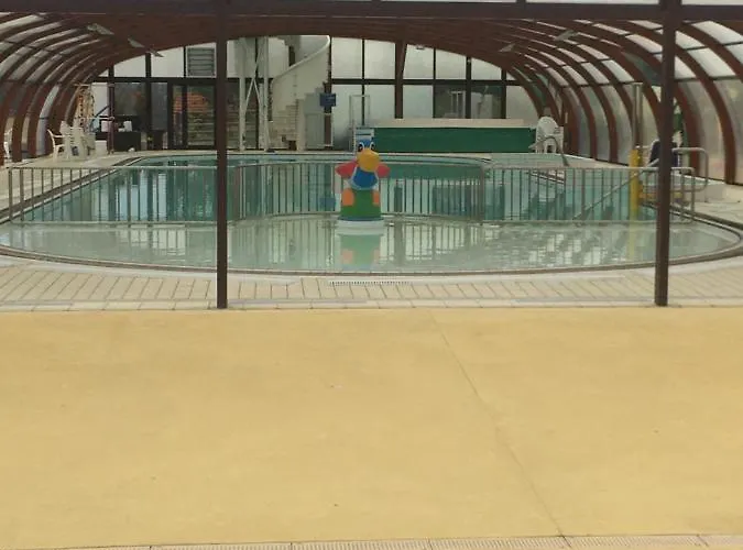 Mobil 10 M Et Mme Colas Campingplatz *