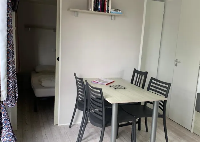 Mobil 10 M Et Mme Colas Campingplatz